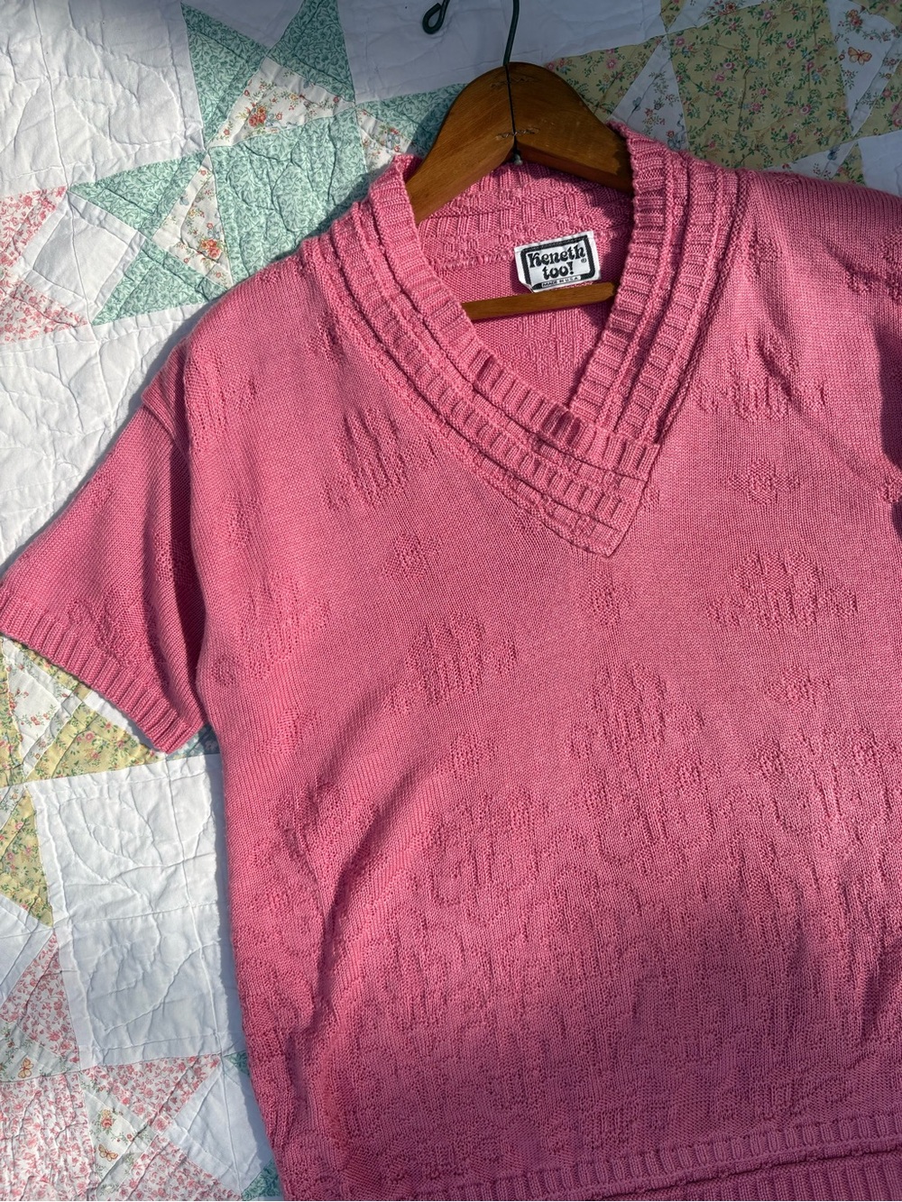 Vintage Pink Floral V-Neck Short Sleeve Sweater Medium 70s 80s Cottagecore Knit